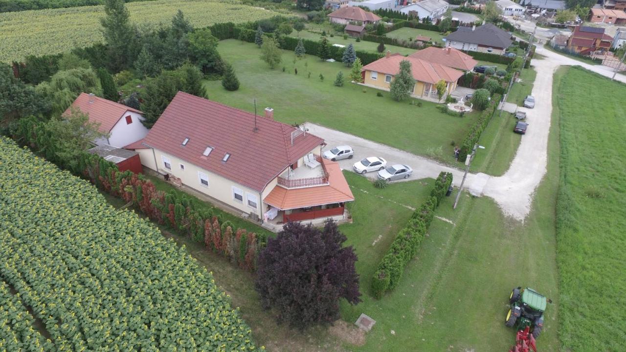 Vadvirag Vendeghaz Hotel Ленти Екстериор снимка